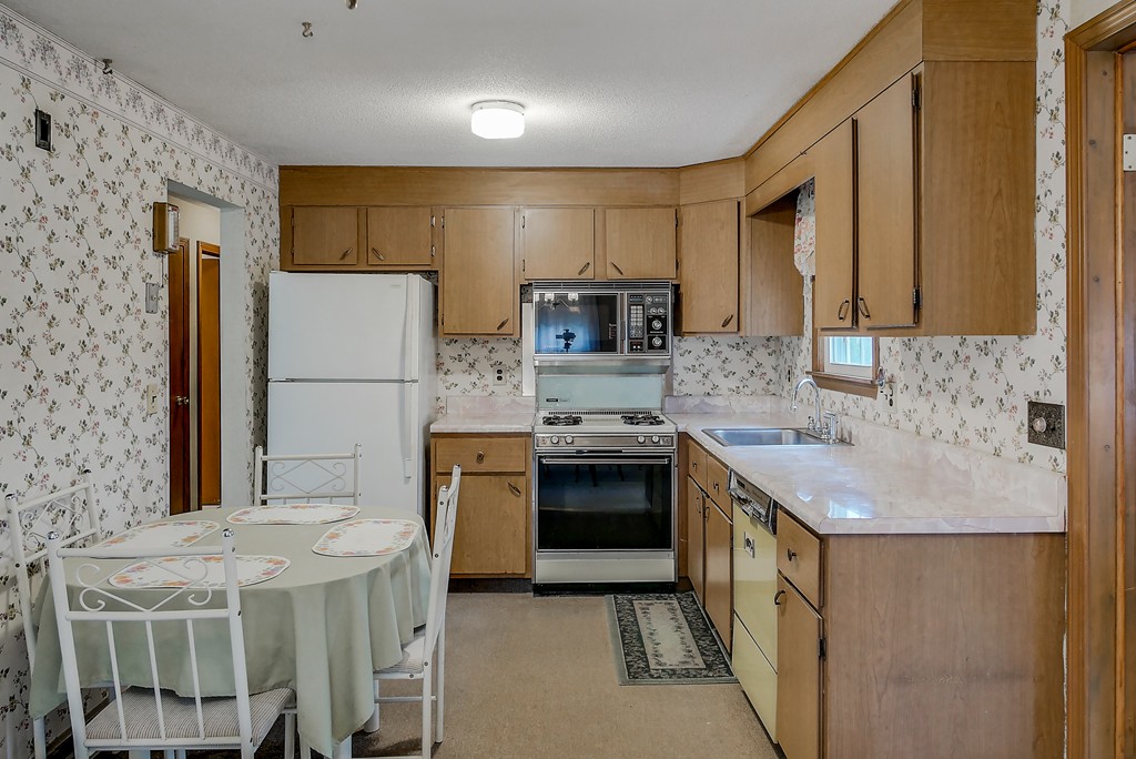 108 River Road Lowell, MA 01852 - Photo 3 of 12 Gallery Image 3