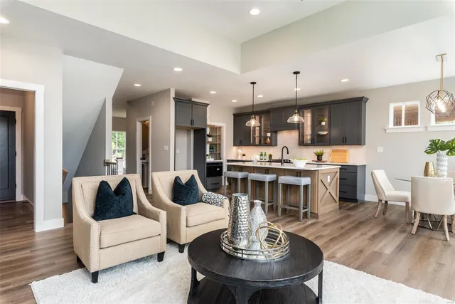 $469,900 | 1 Waverly @ Ryehill Manor Street, St. Peters, MO 63376