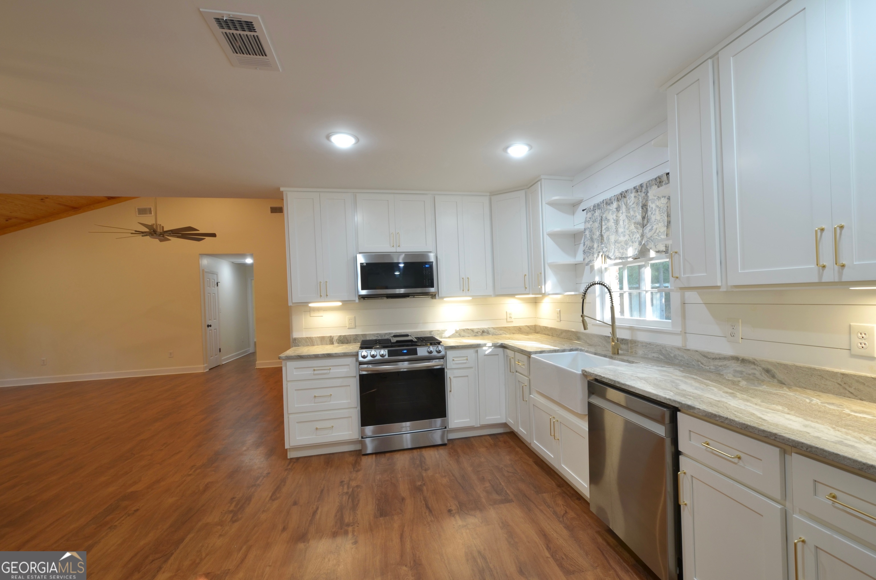 859 Silver Road East Dublin, GA 31027 - Photo 8 of 74