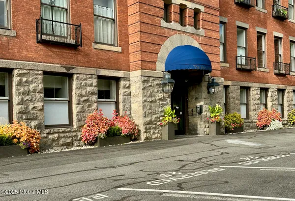 $2,150 | 77 Van Dam Street, Unit 201, Saratoga Springs, NY 12866