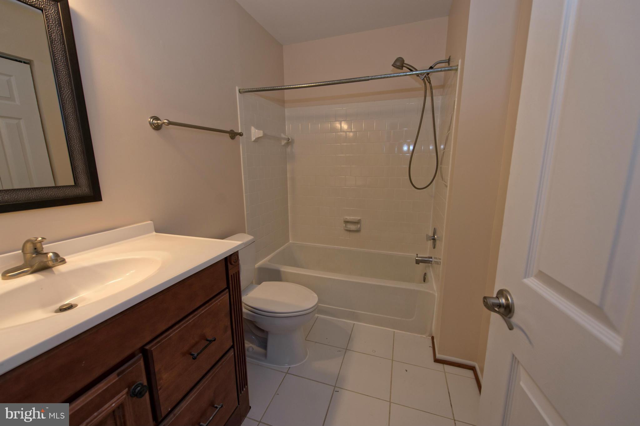 114 Fort Evans Road Southeast, Unit C Leesburg, VA 20175 - Photo 17 of 18 Bath