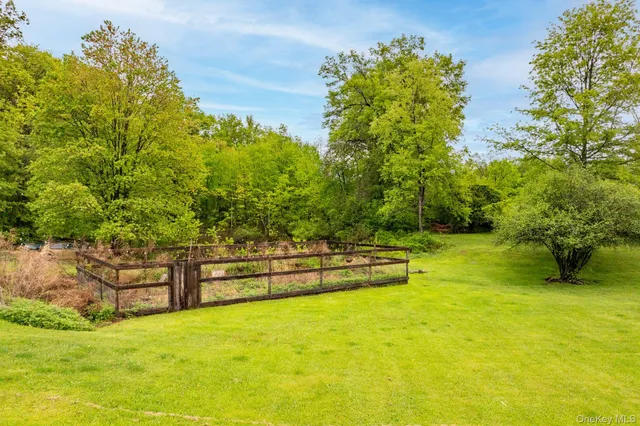 $2,400 | 831 County Route 12, New Hampton, NY 10958