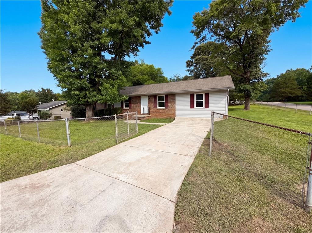 5552 Pine Street Lula, GA 30554 - Photo 2 of 31
