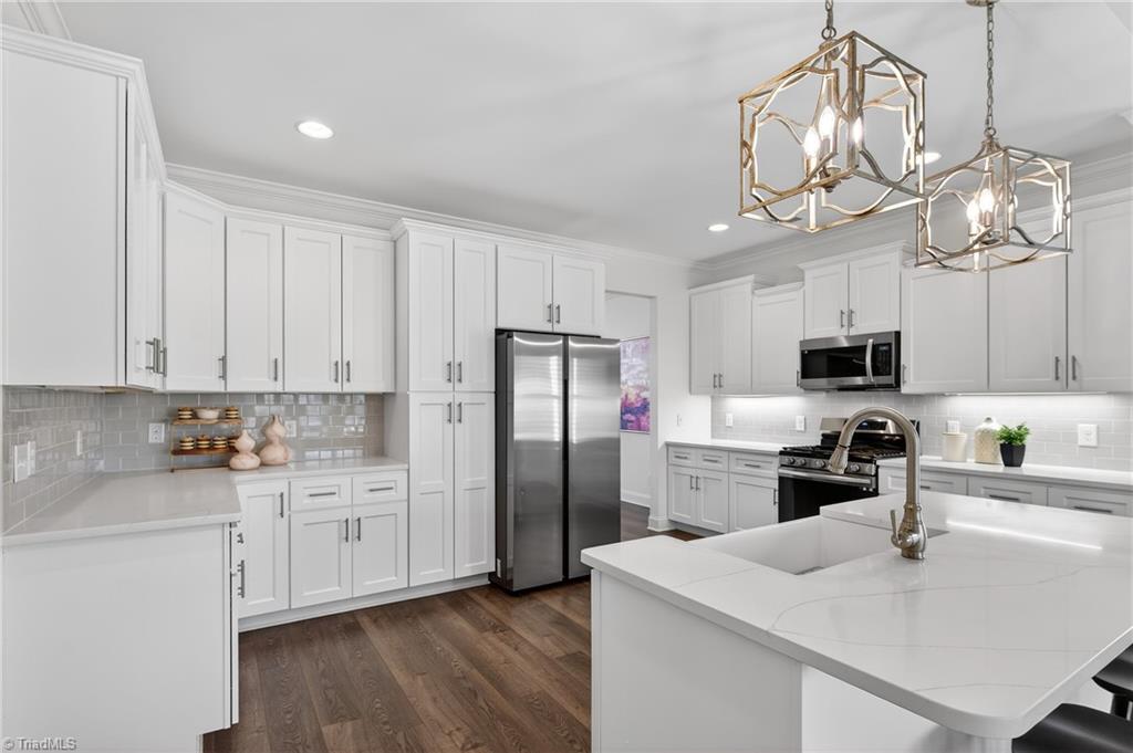 3905 Wynne Brook Court High Point, NC 27265 - Photo 10 of 43