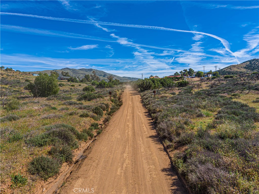0 Tuthill Road Agua Dulce, CA 91390 - Photo 7 of 9 a view of a sky from a balcony