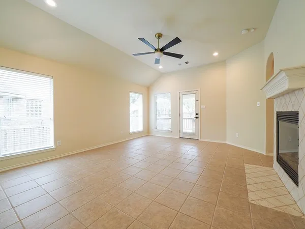 $2,400 | 3822 Vallarta Lane, Round Rock, TX 78681