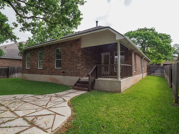 $2,400 | 3822 Vallarta Lane, Round Rock, TX 78681