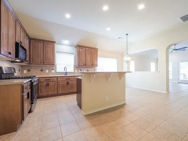 $2,400 | 3822 Vallarta Lane, Round Rock, TX 78681