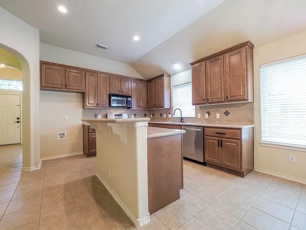 $2,400 | 3822 Vallarta Lane, Round Rock, TX 78681