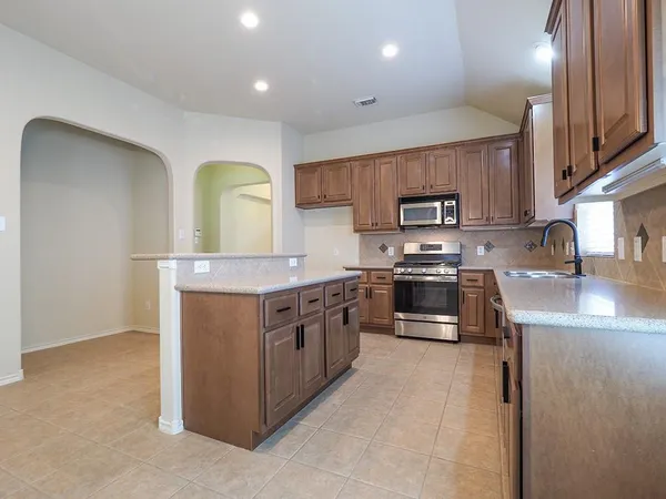 $2,400 | 3822 Vallarta Lane, Round Rock, TX 78681