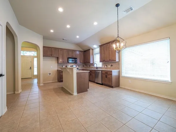 $2,400 | 3822 Vallarta Lane, Round Rock, TX 78681