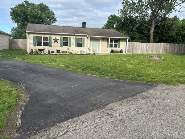 $199,000 | 940 Carolyn Court, Carlisle, OH 45005