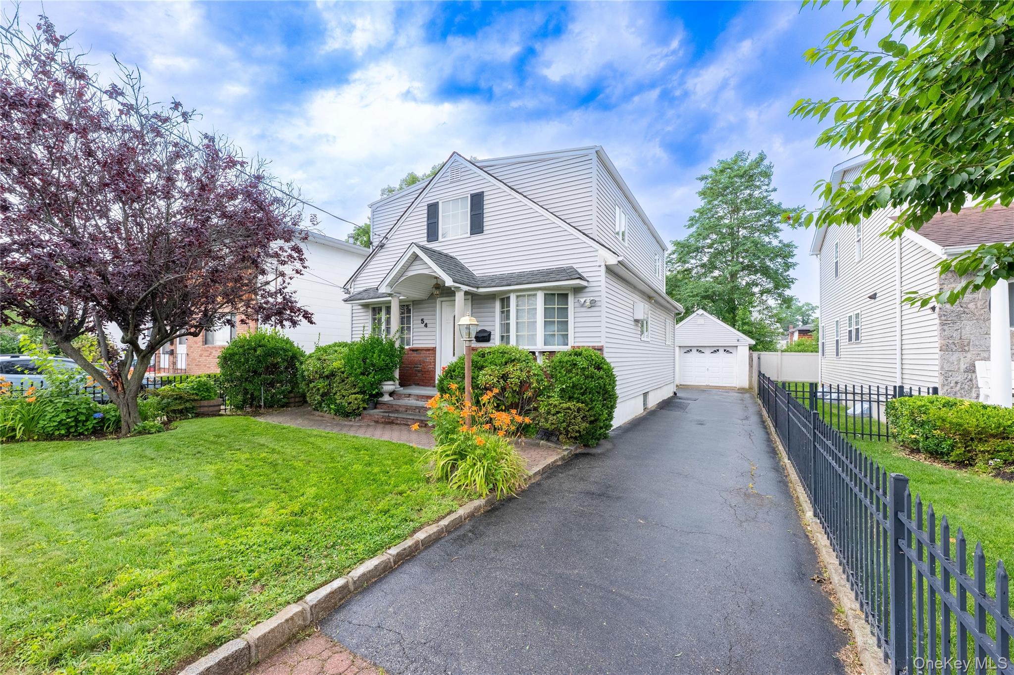 54 Edgewood Road Port Washington, NY 11050 - Photo 2 of 25
