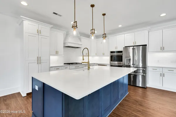 $1,020,000 | 450 Creekview Drive East, Hampstead, NC 28443