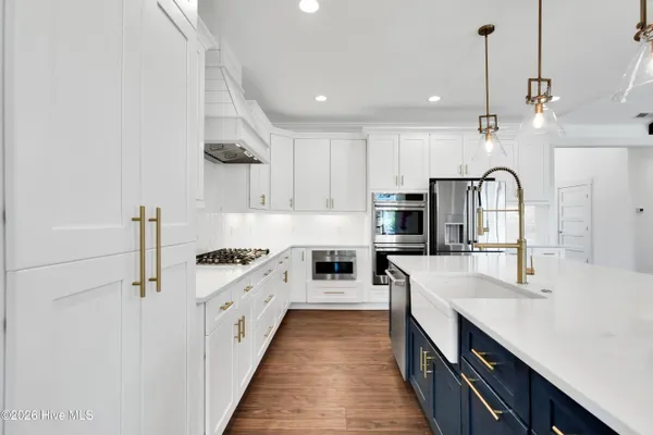 $1,020,000 | 450 Creekview Drive East, Hampstead, NC 28443