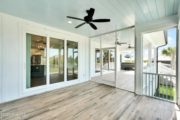 $1,020,000 | 450 Creekview Drive East, Hampstead, NC 28443