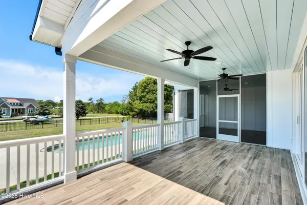 $1,020,000 | 450 Creekview Drive East, Hampstead, NC 28443