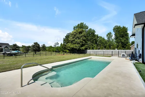 $1,020,000 | 450 Creekview Drive East, Hampstead, NC 28443