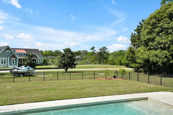 $1,020,000 | 450 Creekview Drive East, Hampstead, NC 28443