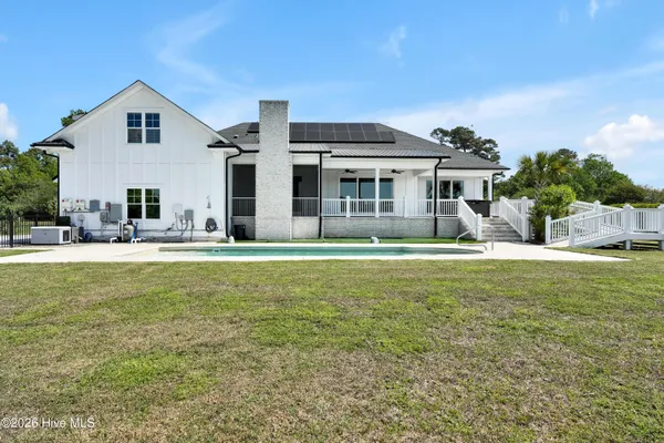 $1,020,000 | 450 Creekview Drive East, Hampstead, NC 28443