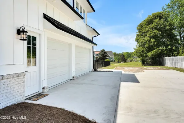 $1,020,000 | 450 Creekview Drive East, Hampstead, NC 28443