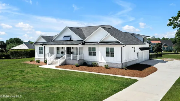 $1,020,000 | 450 Creekview Drive East, Hampstead, NC 28443