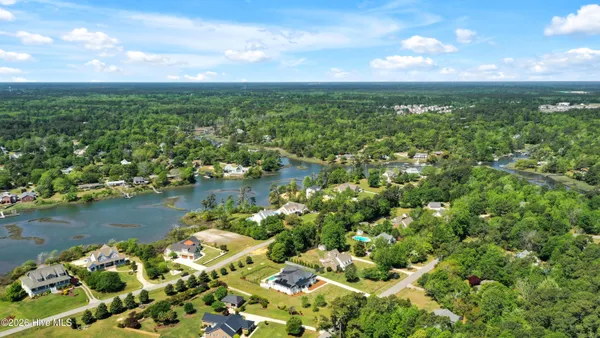 $1,020,000 | 450 Creekview Drive East, Hampstead, NC 28443
