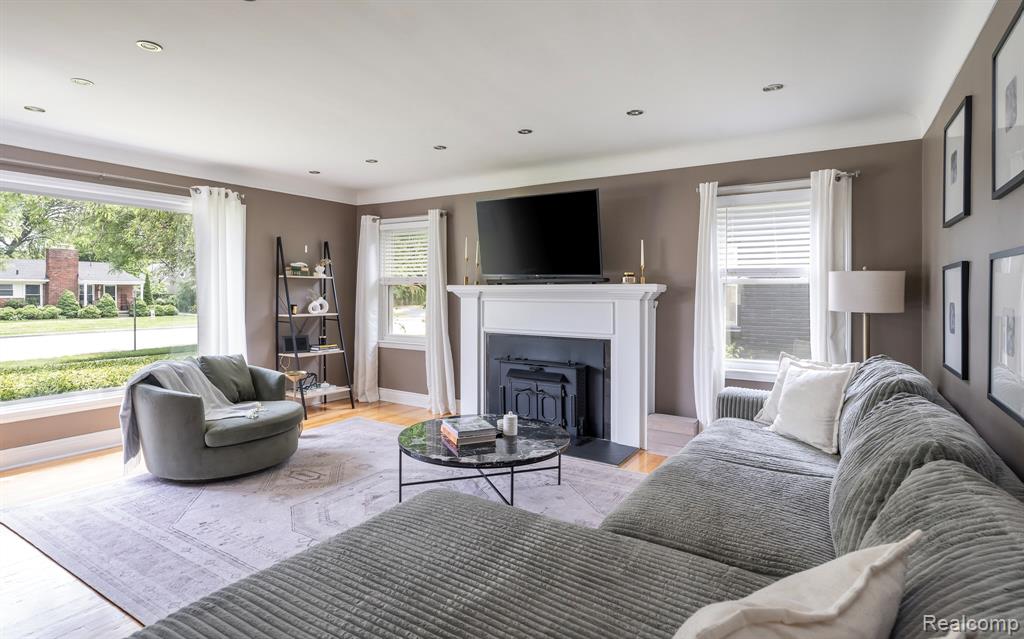 1619 East Maple Road Birmingham, MI 48009 - Photo 3 of 21 Gallery Image 3
