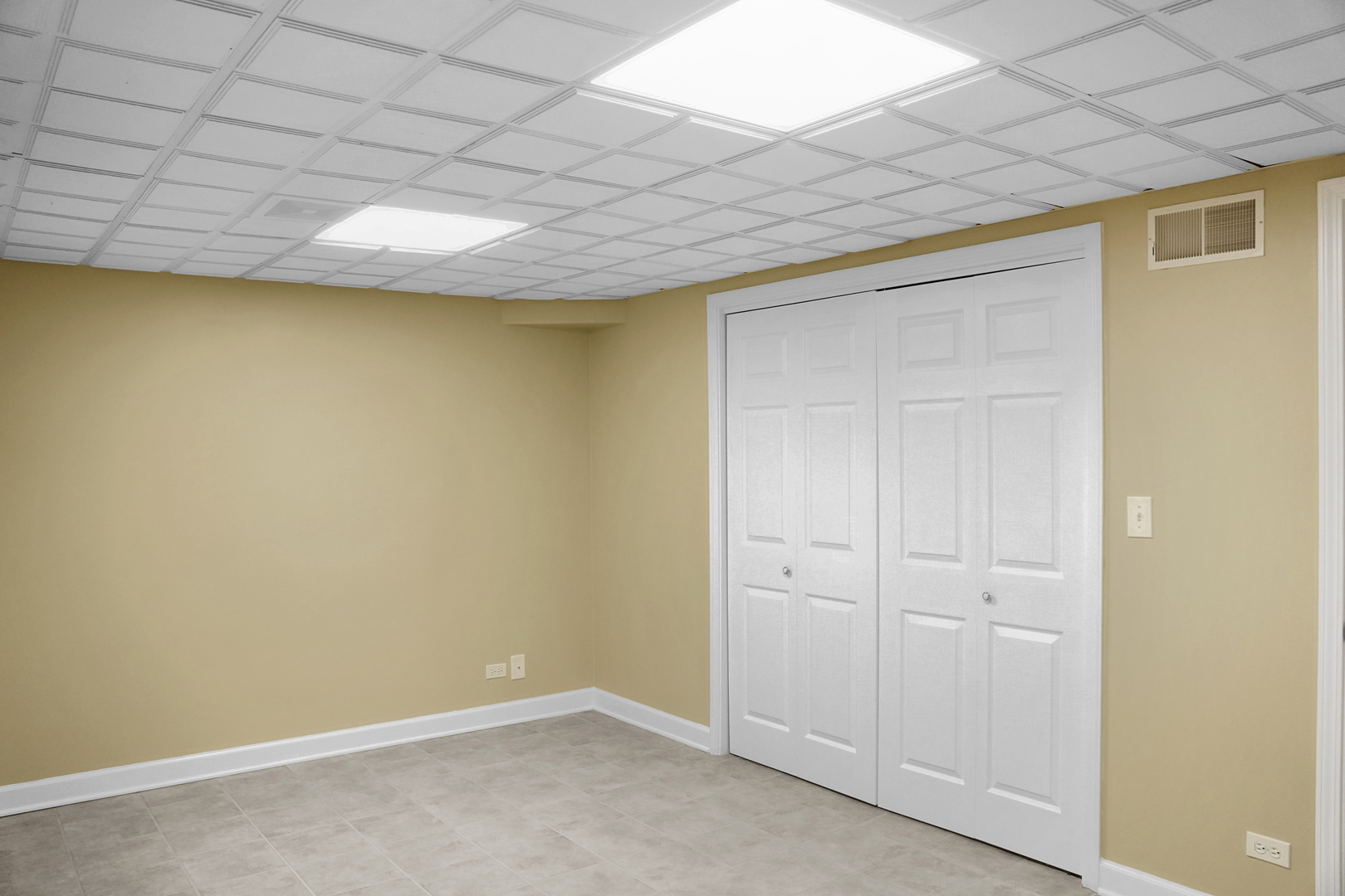 28798 Rivers Edge Drive Cary, IL 60013 - Photo 24 of 46 an empty room with windows