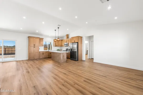 $419,999 | 21860 Bancroft Drive, California City, CA 93505