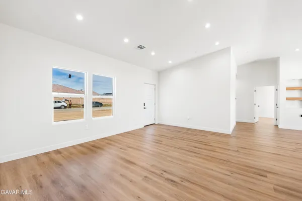$419,999 | 21860 Bancroft Drive, California City, CA 93505