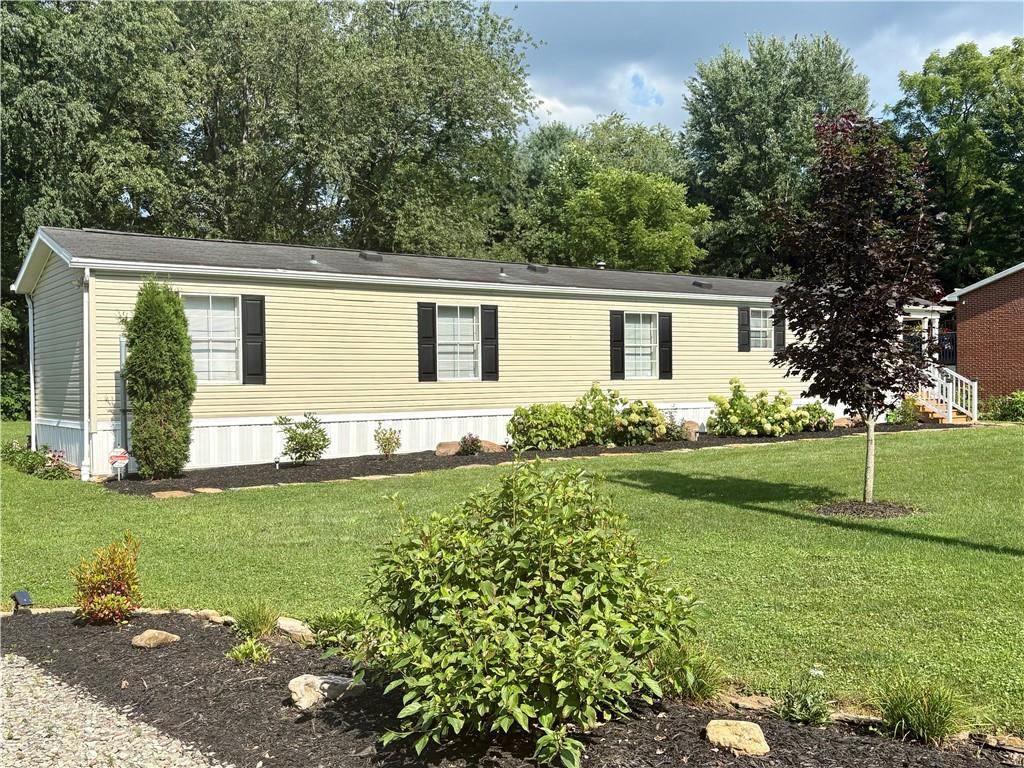 124 Kingston Club Road Latrobe, PA 15650 - Photo 2 of 23 Gallery Image 2