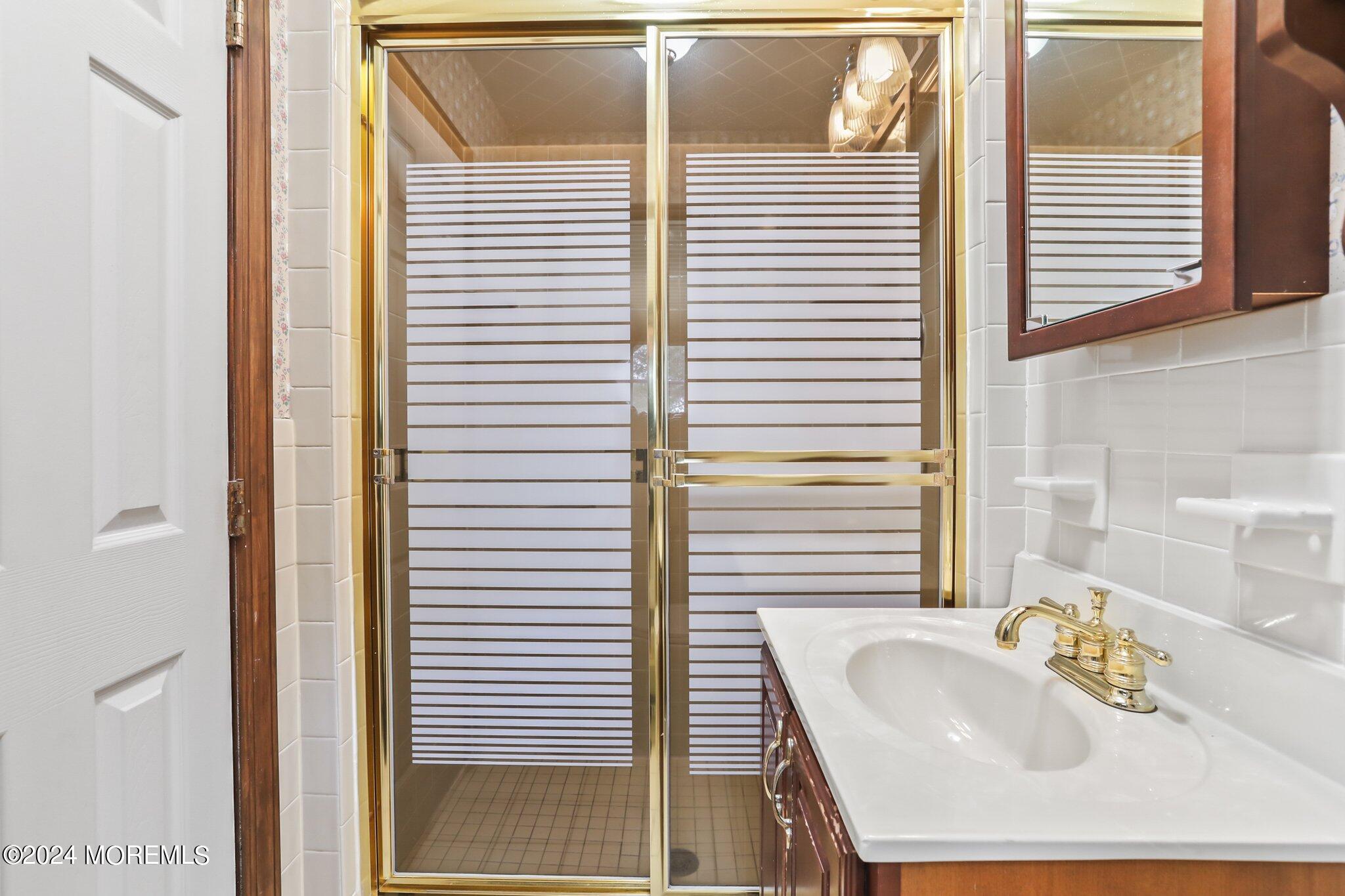 300 Middle Road Holmdel, NJ 07733 - Photo 28 of 49 Master Bath