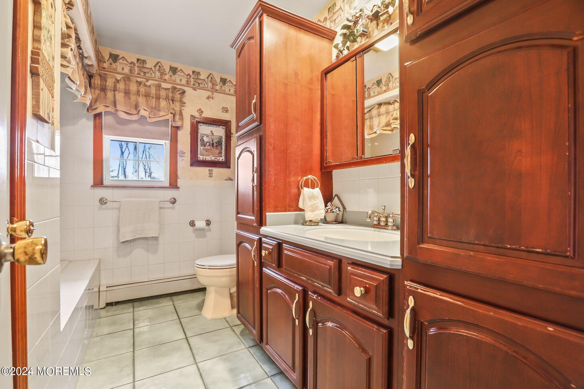 300 Middle Road Holmdel, NJ 07733 - Photo 32 of 49 Common Bath