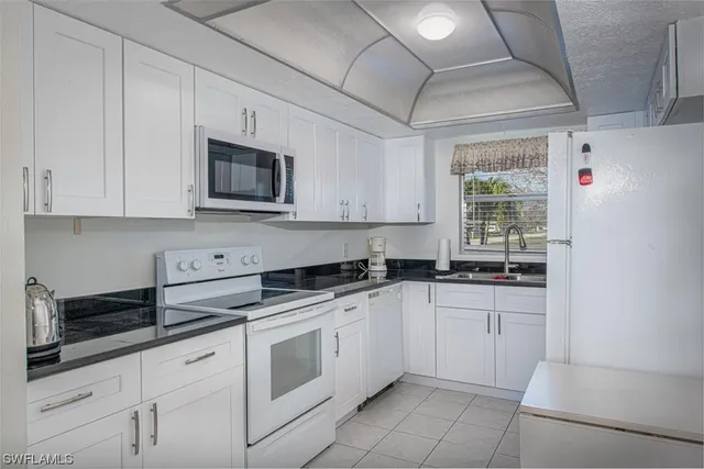 $190,500 | 834 Southeast 46th Street, Unit 1A, Cape Coral, FL 33904