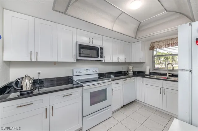 $190,500 | 834 Southeast 46th Street, Unit 1A, Cape Coral, FL 33904