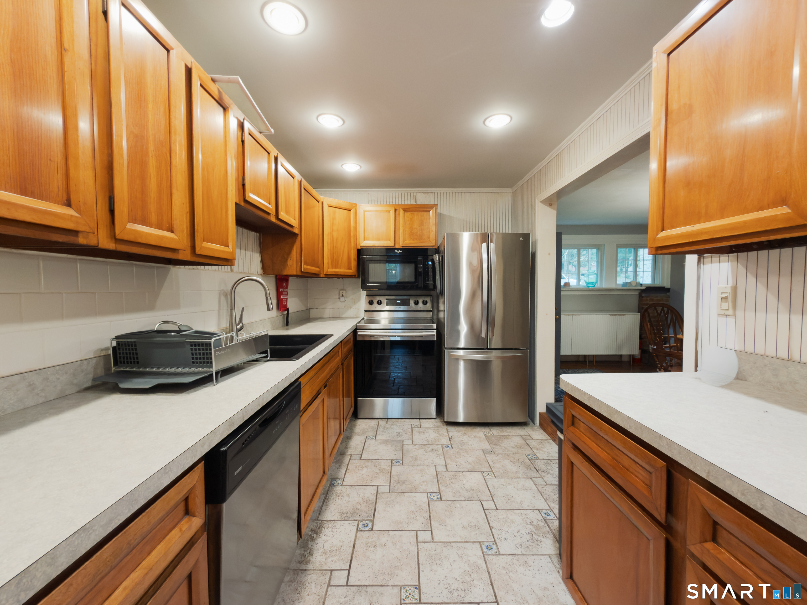 98 Maple Road Portland, CT 06480 - Photo 10 of 36 Gallery Image 10