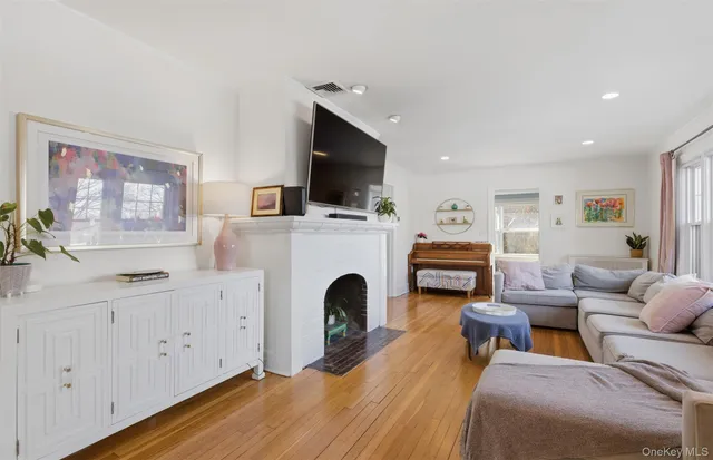 $880,000 | 122 Greenacres Avenue, White Plains, NY 10606