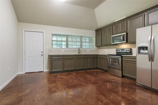 $1,575 | 5610 Highline Drive, Montgomery, TX 77316