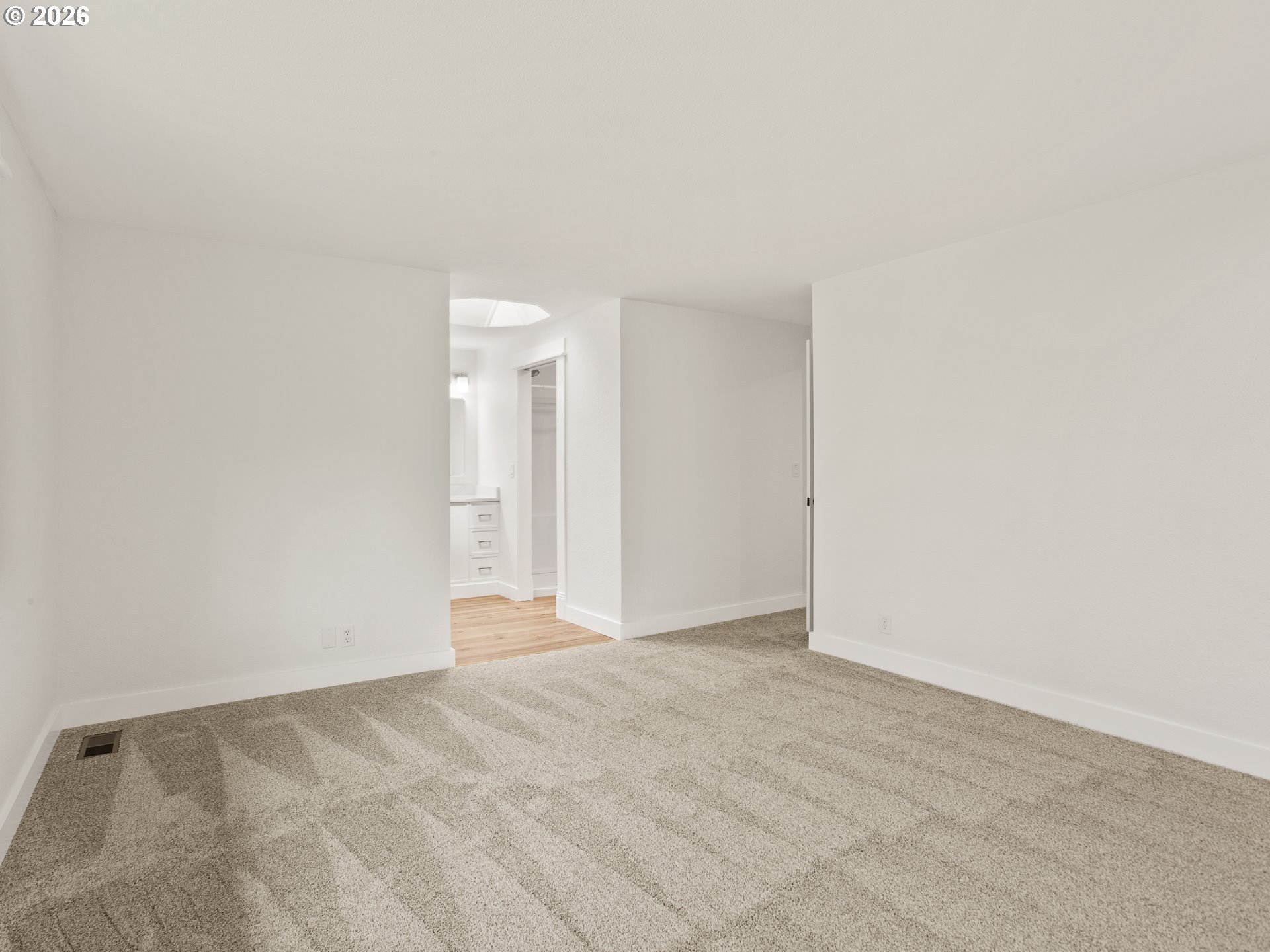 1409 Southwest Chastain Avenue Gresham, OR 97080 - Photo 19 of 48 Primary Bedroom