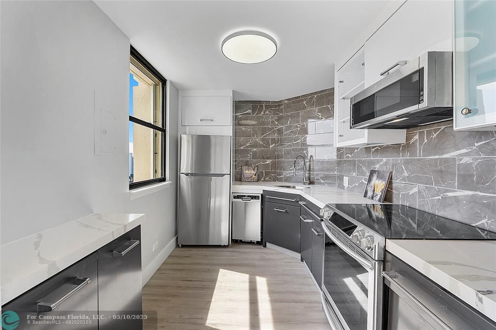 136 Lakeshore Drive, Unit T10 North Palm Beach, FL 33408 - Photo 13 of 37