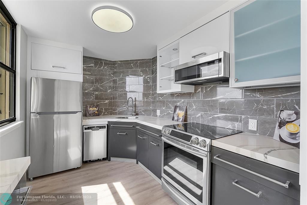 136 Lakeshore Drive, Unit T10 North Palm Beach, FL 33408 - Photo 14 of 37