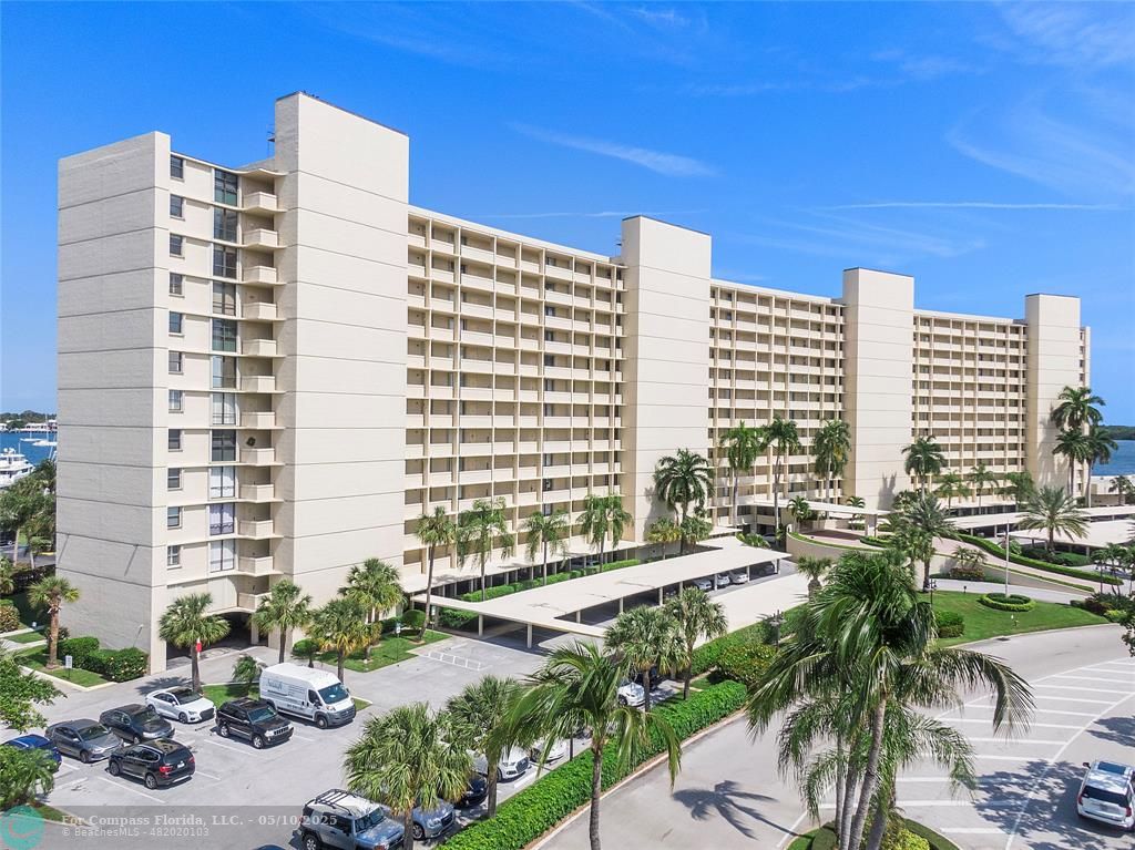 136 Lakeshore Drive, Unit T10 North Palm Beach, FL 33408 - Photo 2 of 37