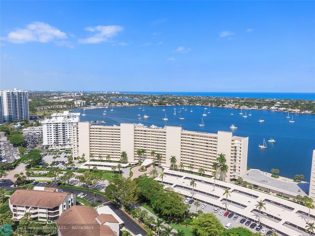 136 Lakeshore Drive, Unit T10 North Palm Beach, FL 33408 - Photo 3 of 37