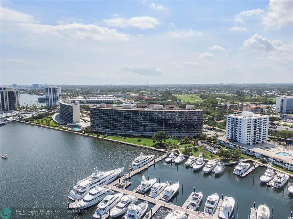 136 Lakeshore Drive, Unit T10 North Palm Beach, FL 33408 - Photo 4 of 37