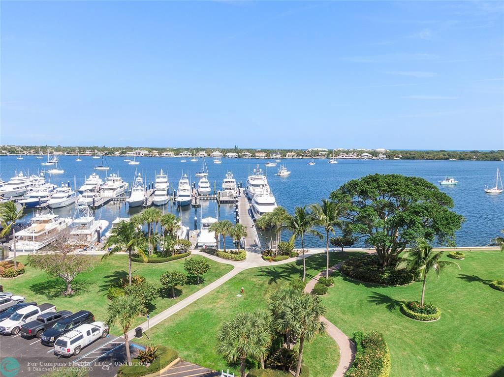 136 Lakeshore Drive, Unit T10 North Palm Beach, FL 33408 - Photo 5 of 37