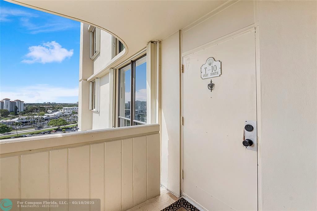 136 Lakeshore Drive, Unit T10 North Palm Beach, FL 33408 - Photo 8 of 37