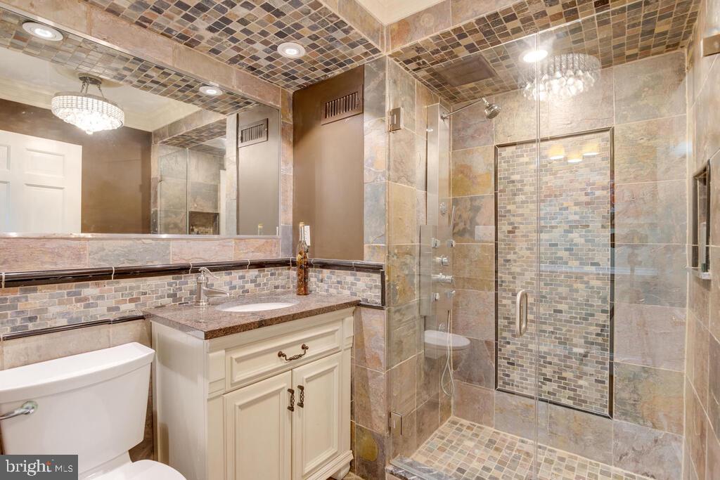 14498 Triadelphia Mill Road Dayton, MD 21036 - Photo 21 of 97 Main Floor bathroom