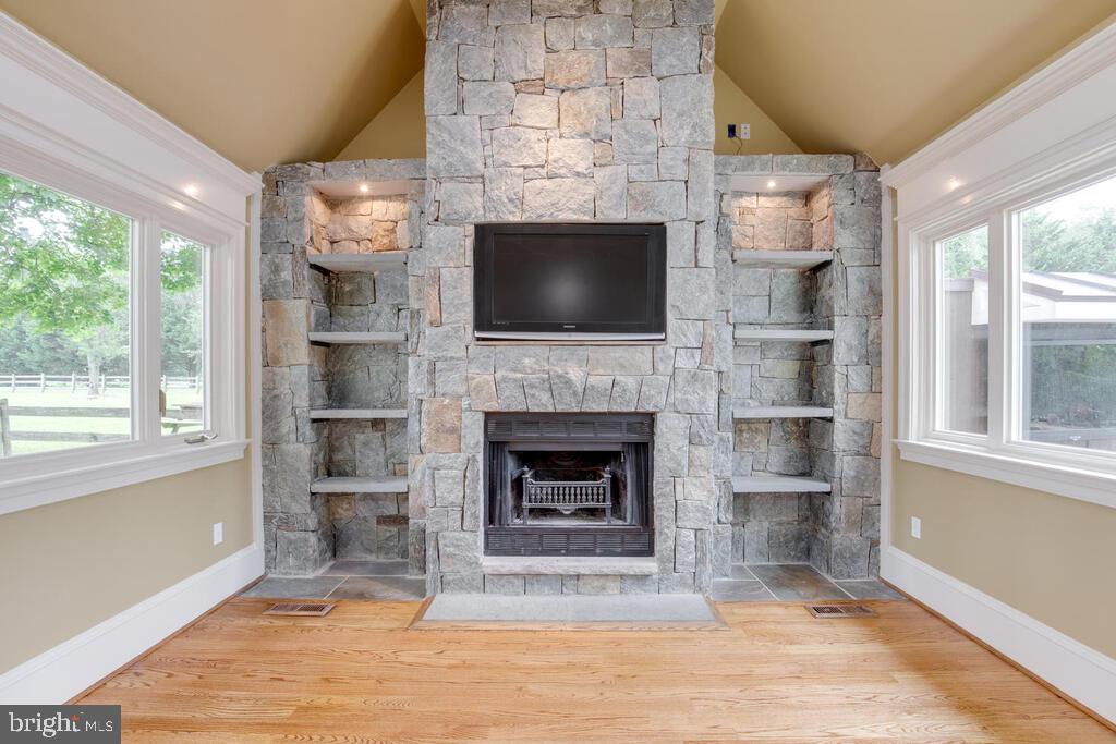 14498 Triadelphia Mill Road Dayton, MD 21036 - Photo 26 of 97 Recreation room alcove