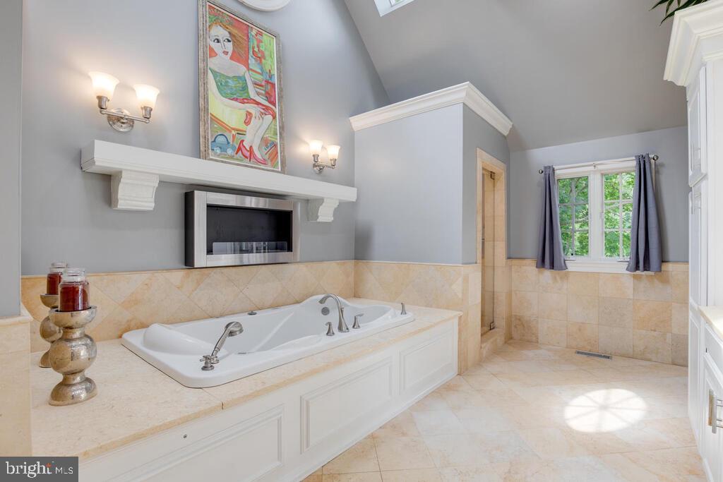 14498 Triadelphia Mill Road Dayton, MD 21036 - Photo 36 of 97 Primary bath suite